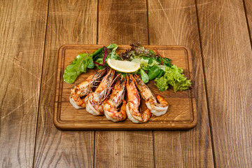 prawns grilled with vegetables