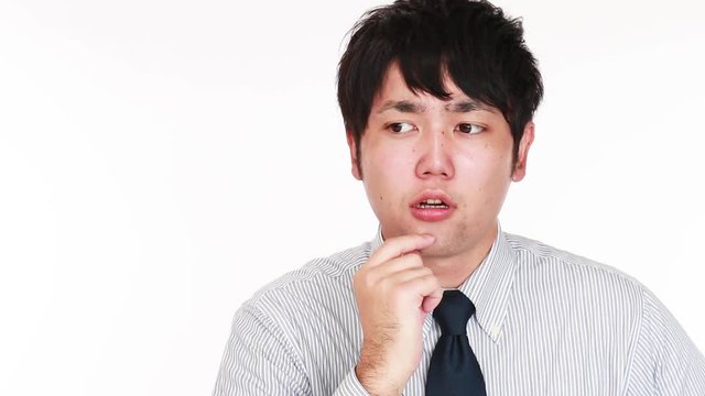 悩むビジネスマン