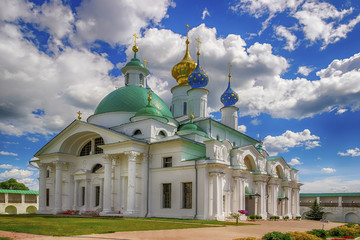 Fototapeta na wymiar Spaso-Yakovlevsky Dimitriev monastery in Rostov Veliky Russia to