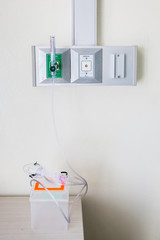Oxygen piping and regulator with flow meter for patient