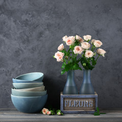 Crocery and roses bouquet