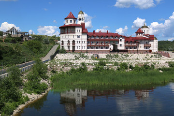 Obraz premium the Church of the monastery architecture river