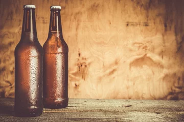 Papier Peint photo autocollant Bière Bière en bouteille avec des gouttes de glace