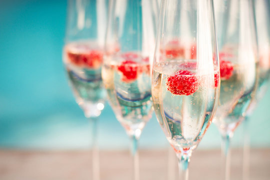 champagne glasses wich raspberries

