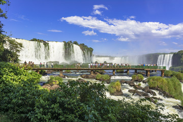 世界遺産のイグアスの滝