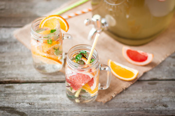 Summer drinks with grapefruit and ice