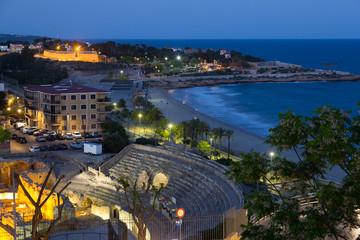 Obraz premium ancient Roman amphitheater at Mediterranean in evening