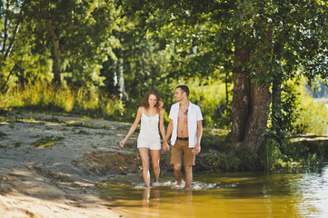 Fototapeta premium A walk on the beach of the lake 6295.