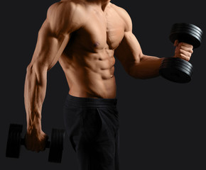 Fototapeta na wymiar Male bodybuilder posing in studio