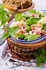 Pasta with bacon and vegetables