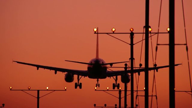 Jet coming in for a landing at LAX