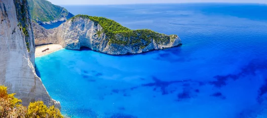 Foto op Plexiglas Navagio Beach, Zakynthos, Griekenland Schipbreukstrand Zakynthos. Navagio Bay-panorama zonder boten en