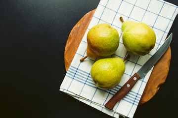 Fresh pears with kitchen accessories