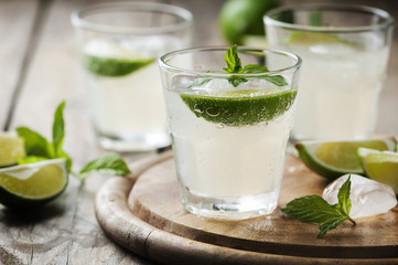 Summer cocktail with lime and mint