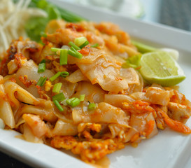 Stir fried noodle with chicken