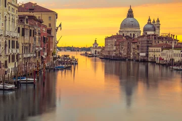 Foto auf Leinwand Venedig-Kirche mit Sonnenaufgang © Pattanasak Suksri