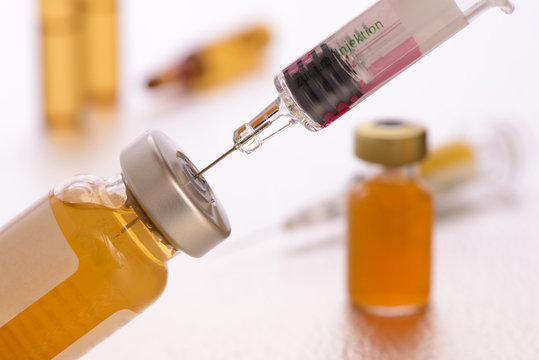Doping und Impfung mit Serum und Spritze