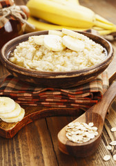 Porridge with bananas