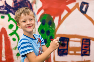 Fototapeta na wymiar children draw a picture on the wall