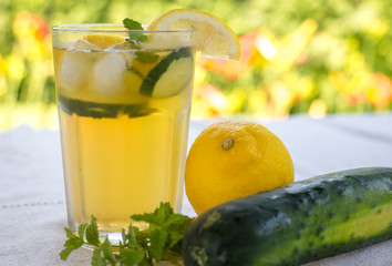 lemon and cucumber ice tea 