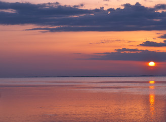 Obraz premium Sunset on the beach over sea in the summer.