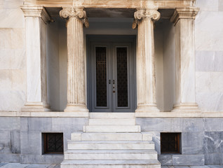 Fototapeta na wymiar marble staircase and the entrance to the building