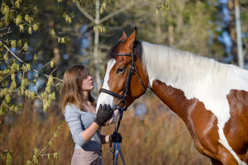 Obraz premium Girl sportswoman and her horse in the spring