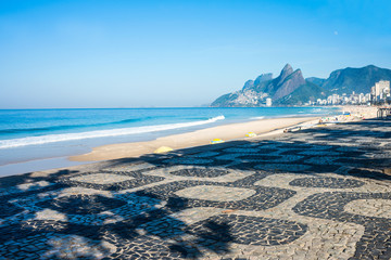 Early morning on the Ipanema beach, Rio de Janeiro, Brazil - obrazy, fototapety, plakaty