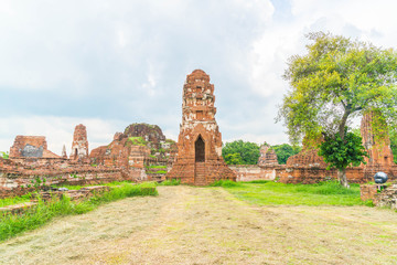 Fototapeta na wymiar beautiful old architecture historic of Ayutthaya in Thailand