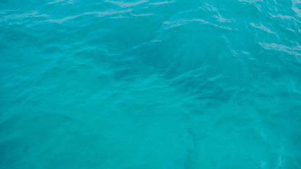 Fototapeta na wymiar clear blue ocean in Maldives with current texture