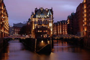 Obraz premium Speicherstadt Hamburg bei Nacht