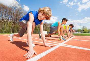 Teenage athletes preparing to start running