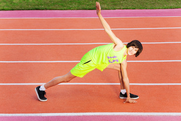 Obraz premium Portrait of young athlete exercising outdoor