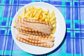 Wurstell with potato chips