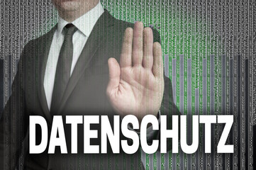 Hand Stop Datenschutz mit Matrix wird von Geschäftsmann gezeigt