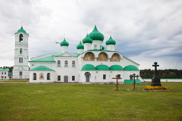 Fototapeta na wymiar Male Holy Trinity Alexander Svirsky the man's monastery on the Roshchinsky lake