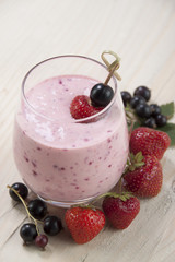Smoothies of black currants  and strawberries    .