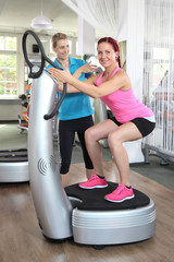 Hilfestellung an der Power Plate