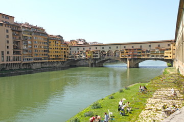 Fototapeta premium Bridge Ponte Vecchio over Arno river in Florence, Italy