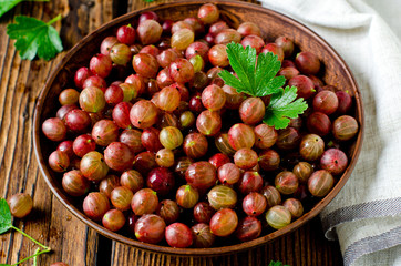 Fresh gooseberries in a bowl