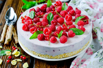 Cheesecake with raspberries