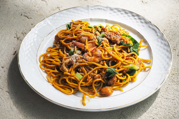 rice noodles stir-fried with yellow