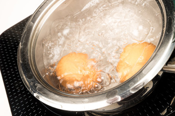 Boiling eggs