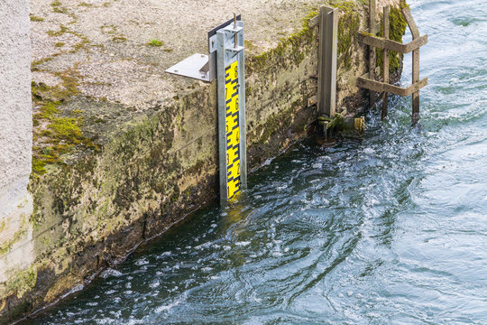 Wasserpegelanzeige in der Ruhr