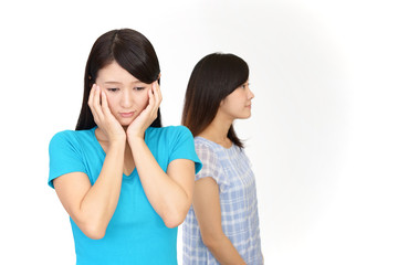 喧嘩をする女性