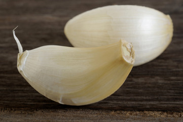 garlic cloves on wooden background