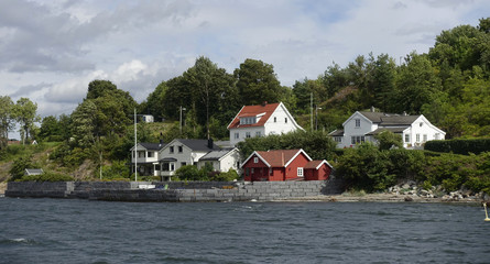 Fototapeta na wymiar Norwegian House, near the sea