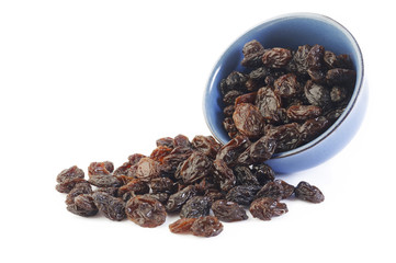 raisins in blue dish
