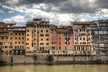 Fototapeta na wymiar Typical houses at the Arno river in Florence in Italy 
