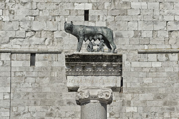 Column with capitoline Wolf statue, legend of Rome